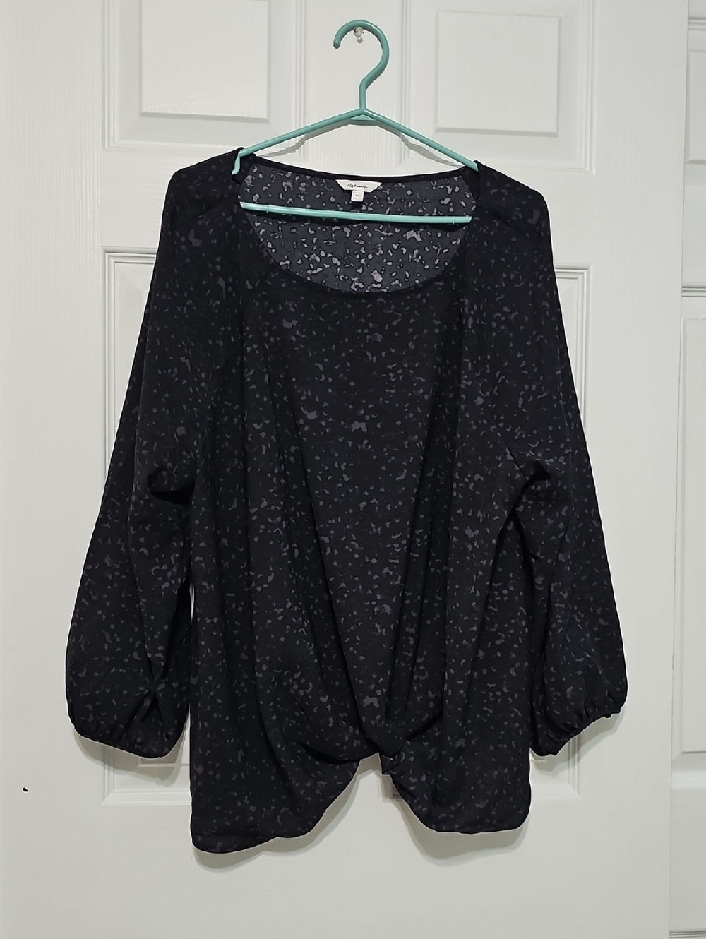 Reitmans Black Subtle Pattern Long-Sleeve Twist Front Top